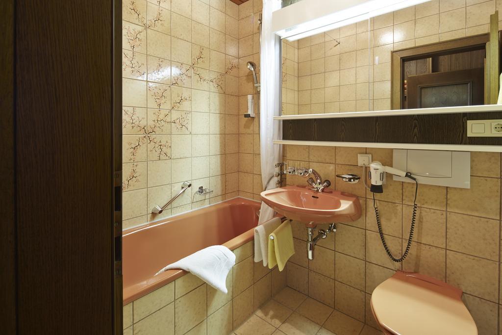 Alpenmotel Saeuling Pinswang Oda fotoğraf