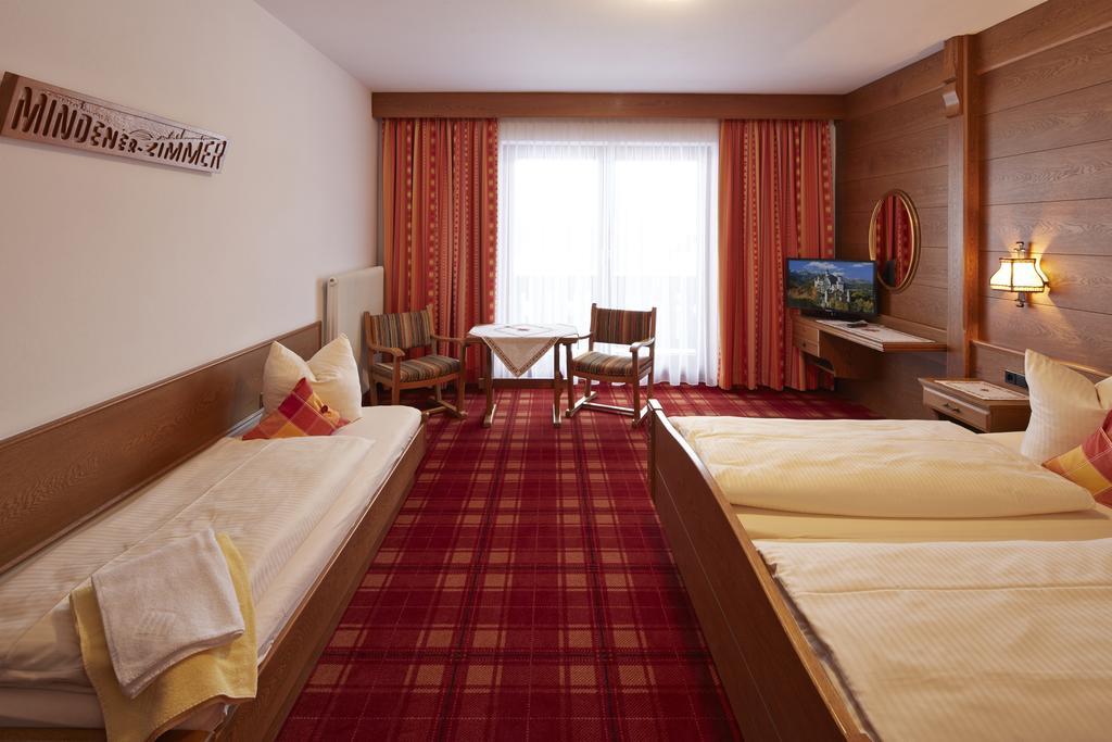 Alpenmotel Saeuling Pinswang Oda fotoğraf