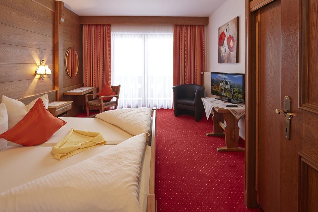 Alpenmotel Saeuling Pinswang Oda fotoğraf