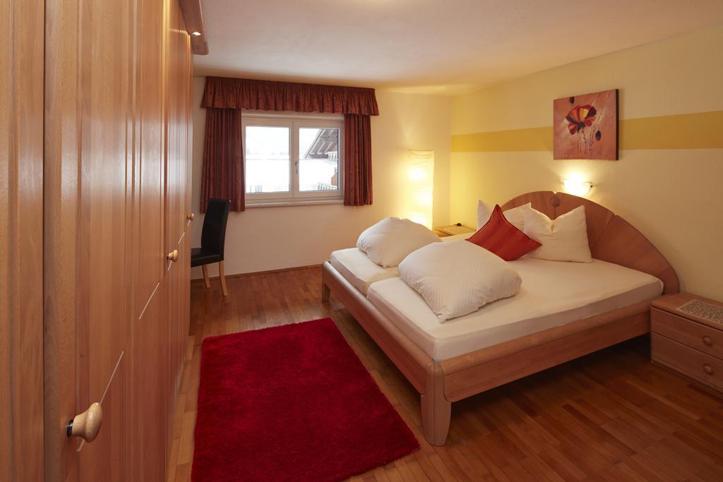Alpenmotel Saeuling Pinswang Oda fotoğraf