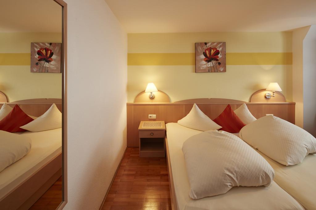 Alpenmotel Saeuling Pinswang Oda fotoğraf