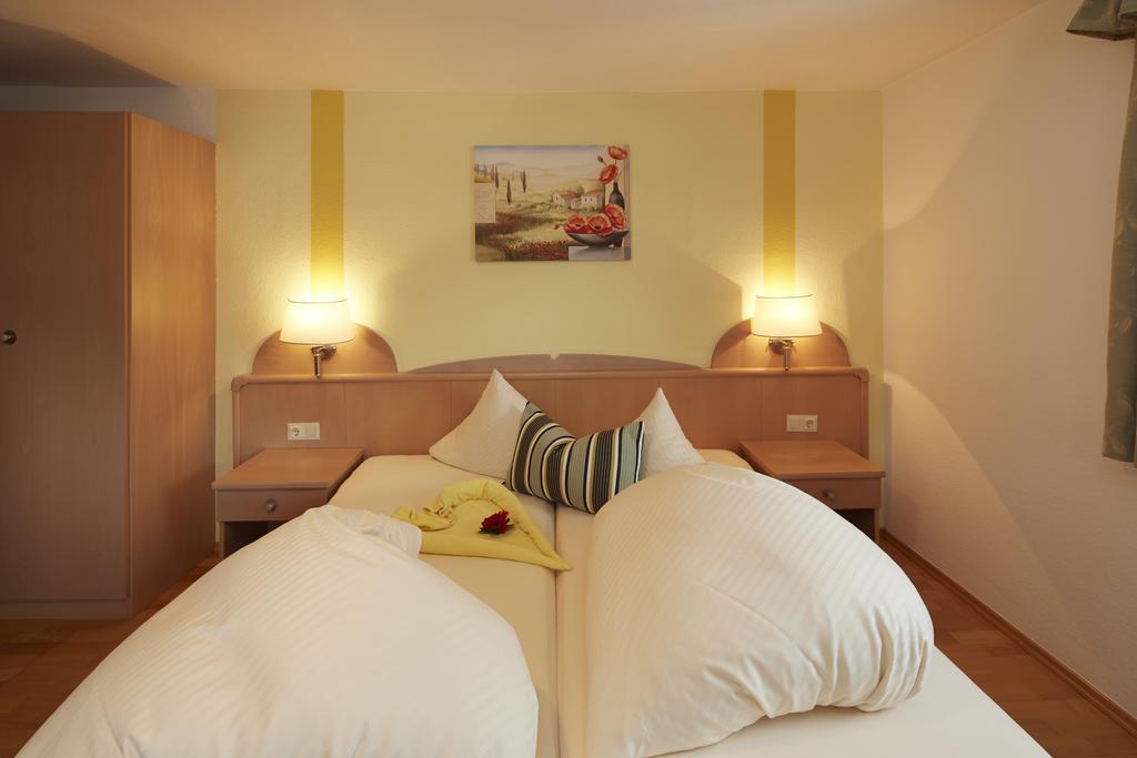 Alpenmotel Saeuling Pinswang Oda fotoğraf