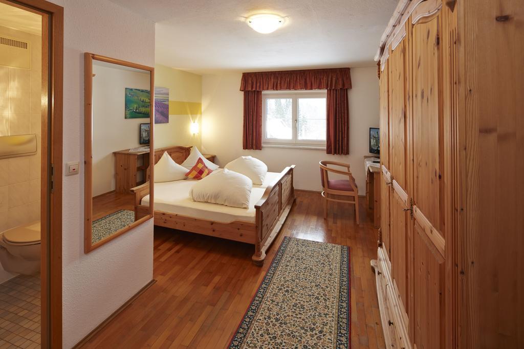 Alpenmotel Saeuling Pinswang Oda fotoğraf