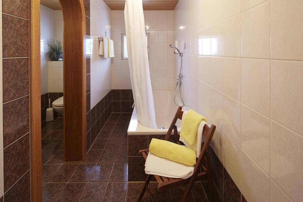 Alpenmotel Saeuling Pinswang Oda fotoğraf