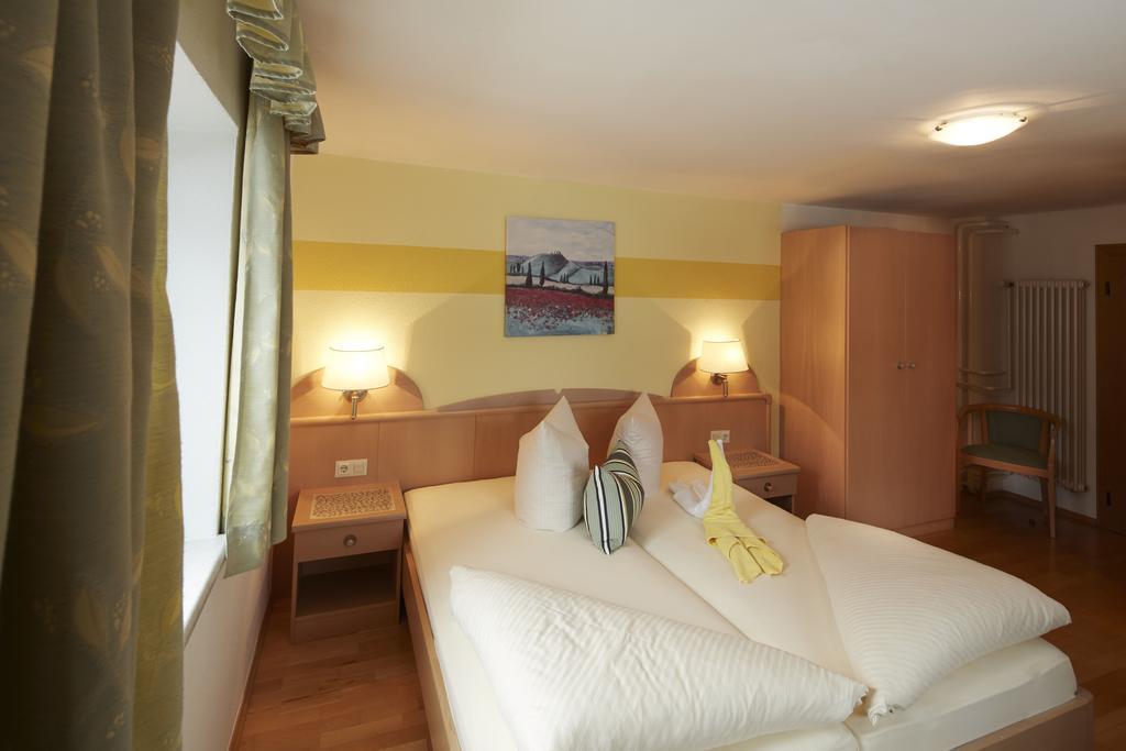 Alpenmotel Saeuling Pinswang Oda fotoğraf